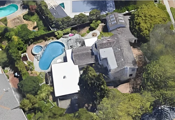 Phil Hellmuth House: A Glimpse into the Life of the Poker Legend