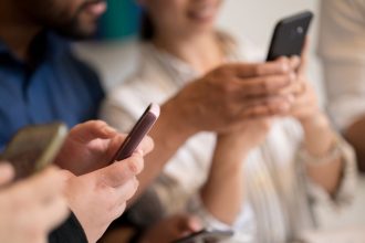 Social Media Silent Scroller